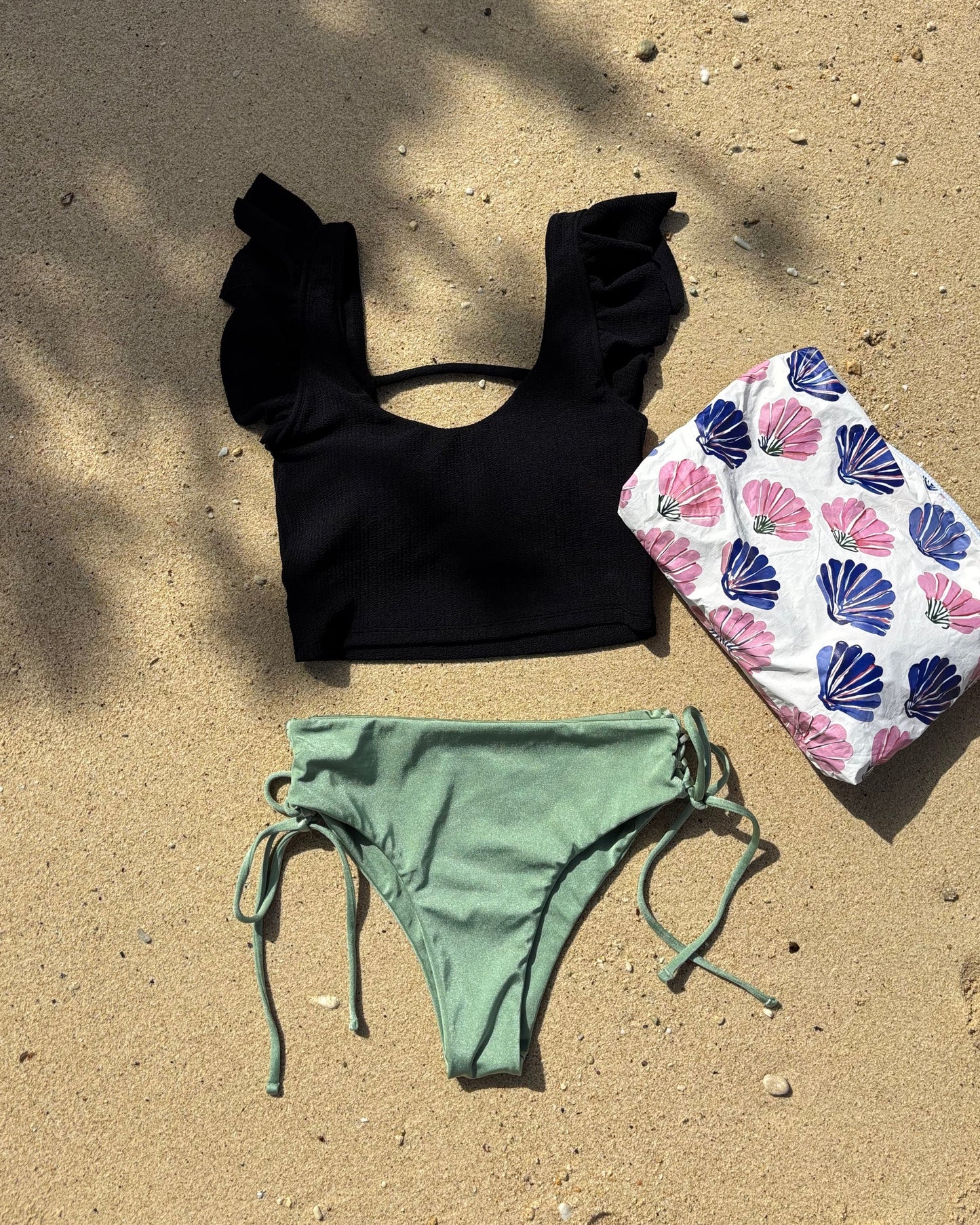 Karin Tops/Black × Allamanda Bottoms/ Latte & Green｜セットアップ